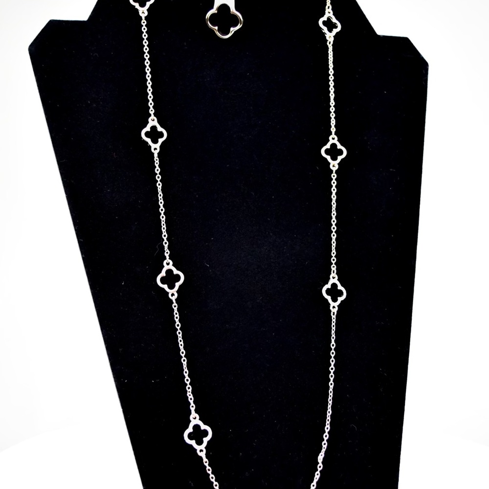 Elegant Silver Necklace with Geometric Accents